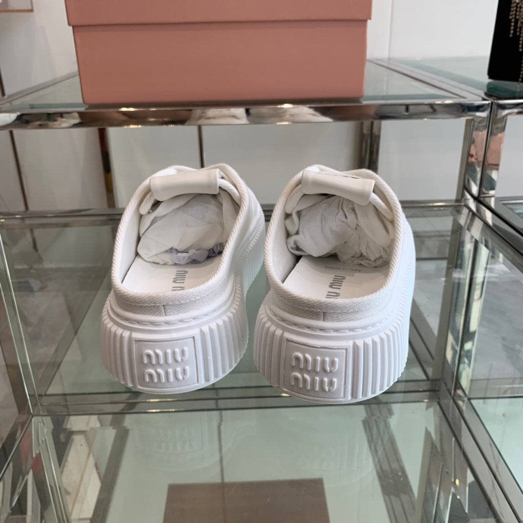M-Sneakers