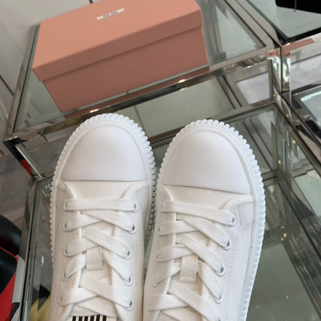 M-Sneakers