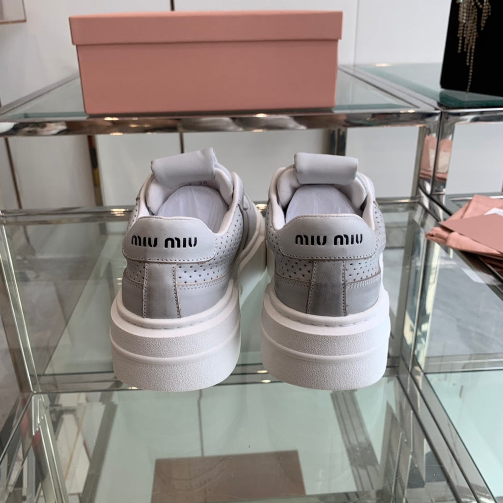 M-Sneakers
