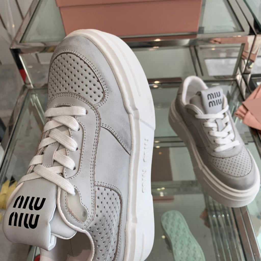 M-Sneakers