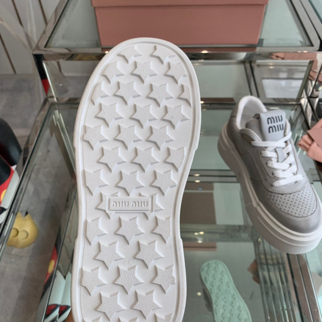 M-Sneakers