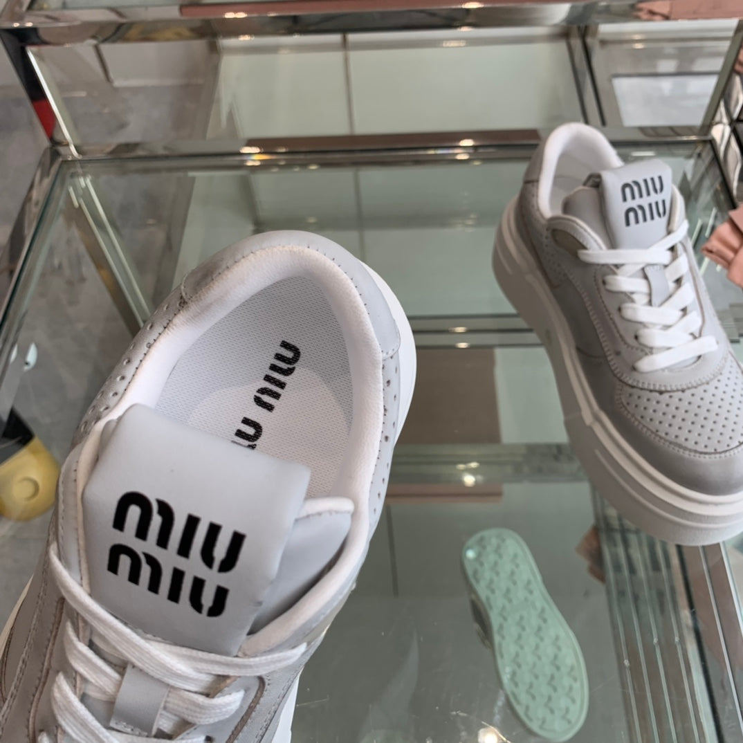 M-Sneakers