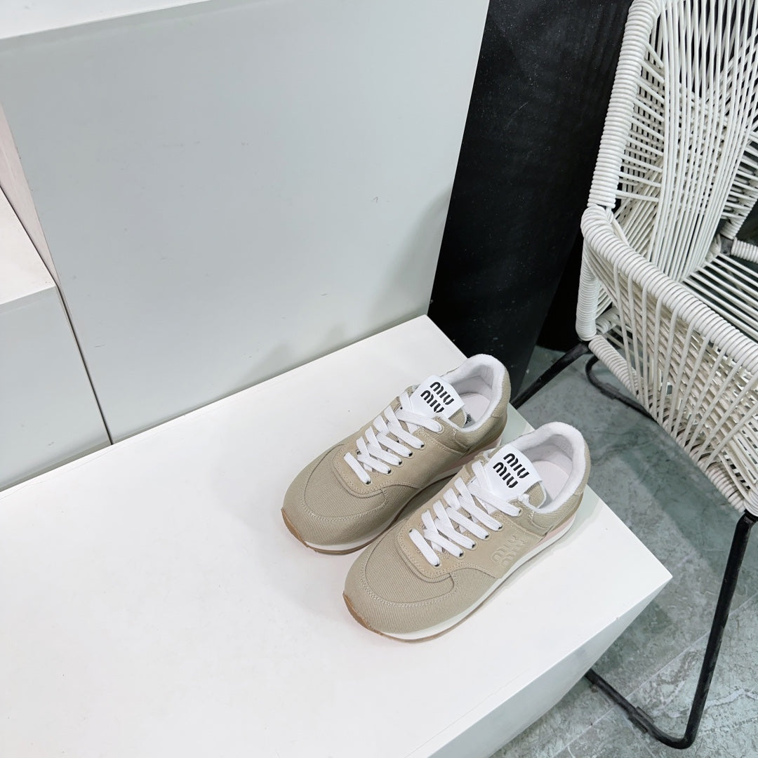 M-Sneakers