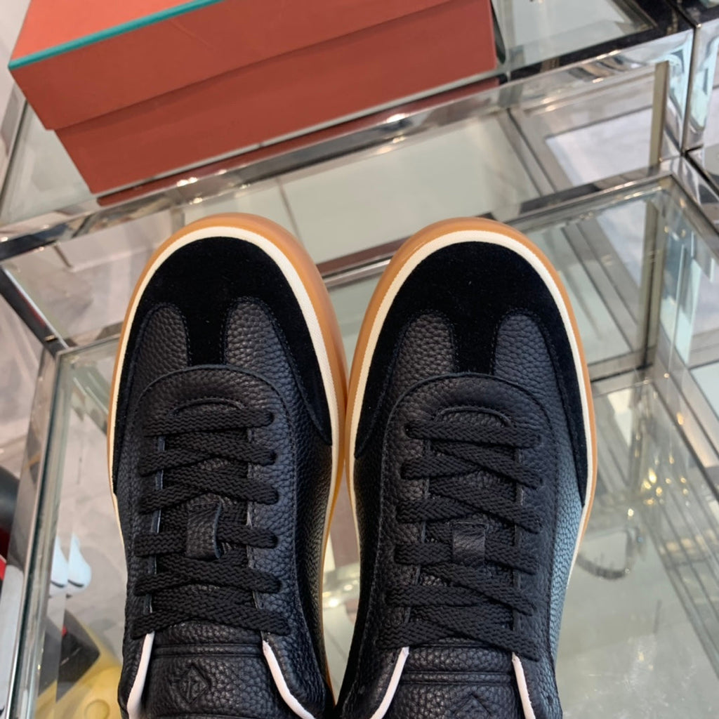 L-Sneakers