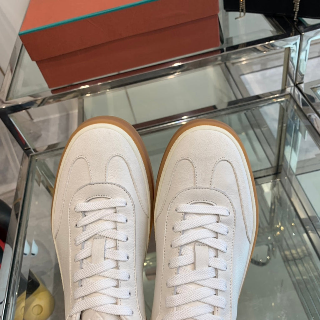 L-Sneakers