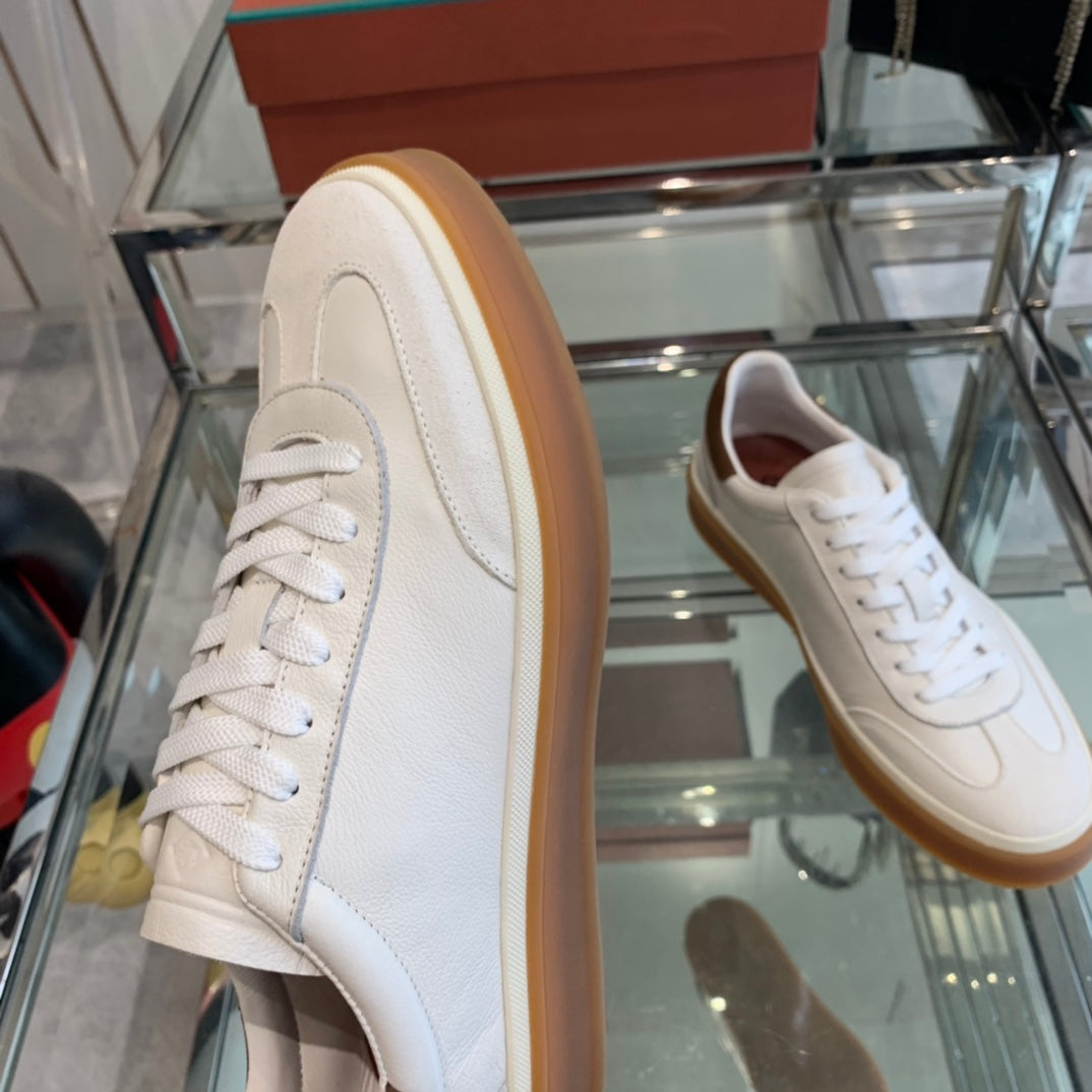 L-Sneakers