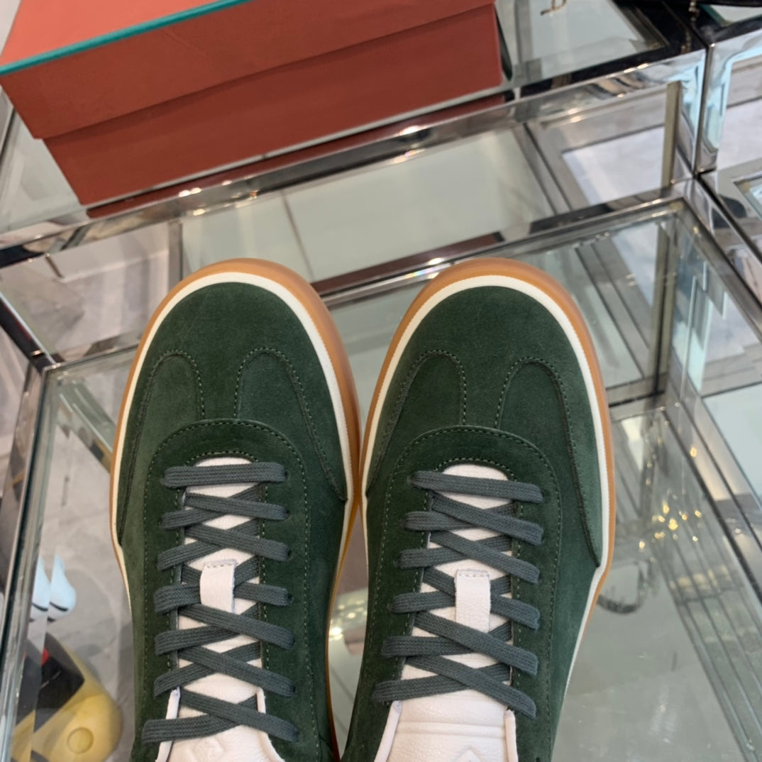 L-Sneakers