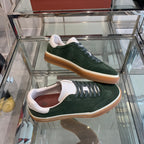 L-Sneakers