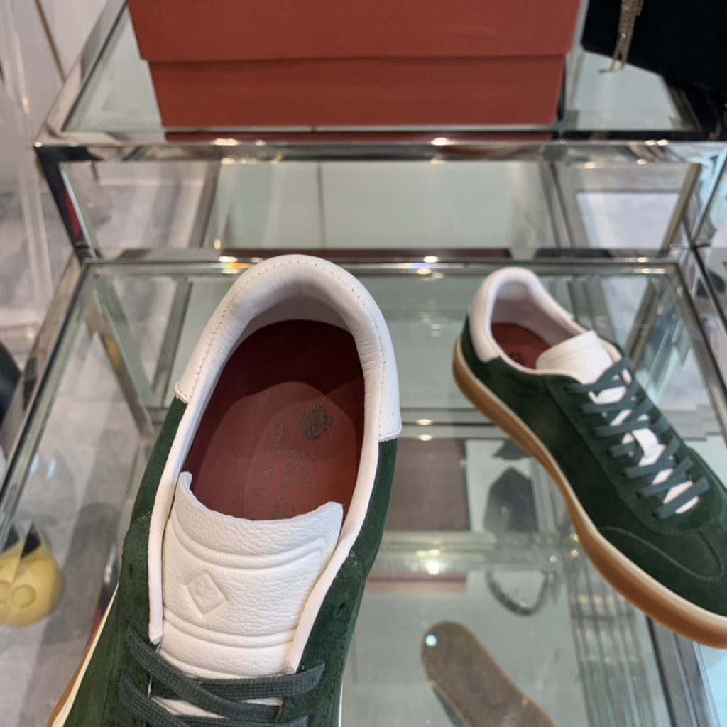 L-Sneakers