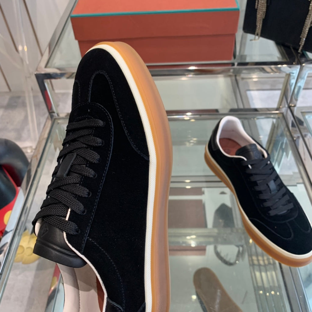 L-Sneakers