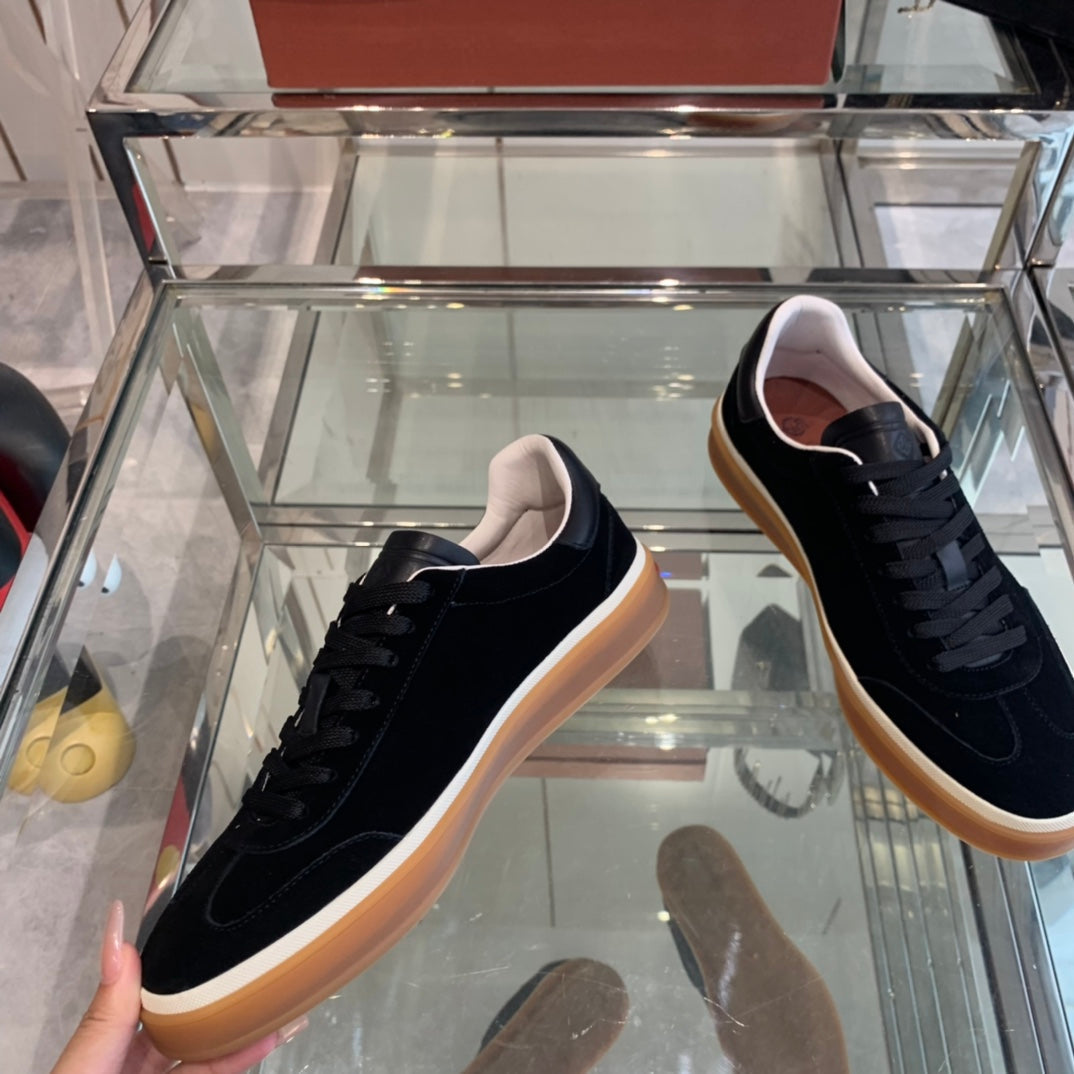 L-Sneakers