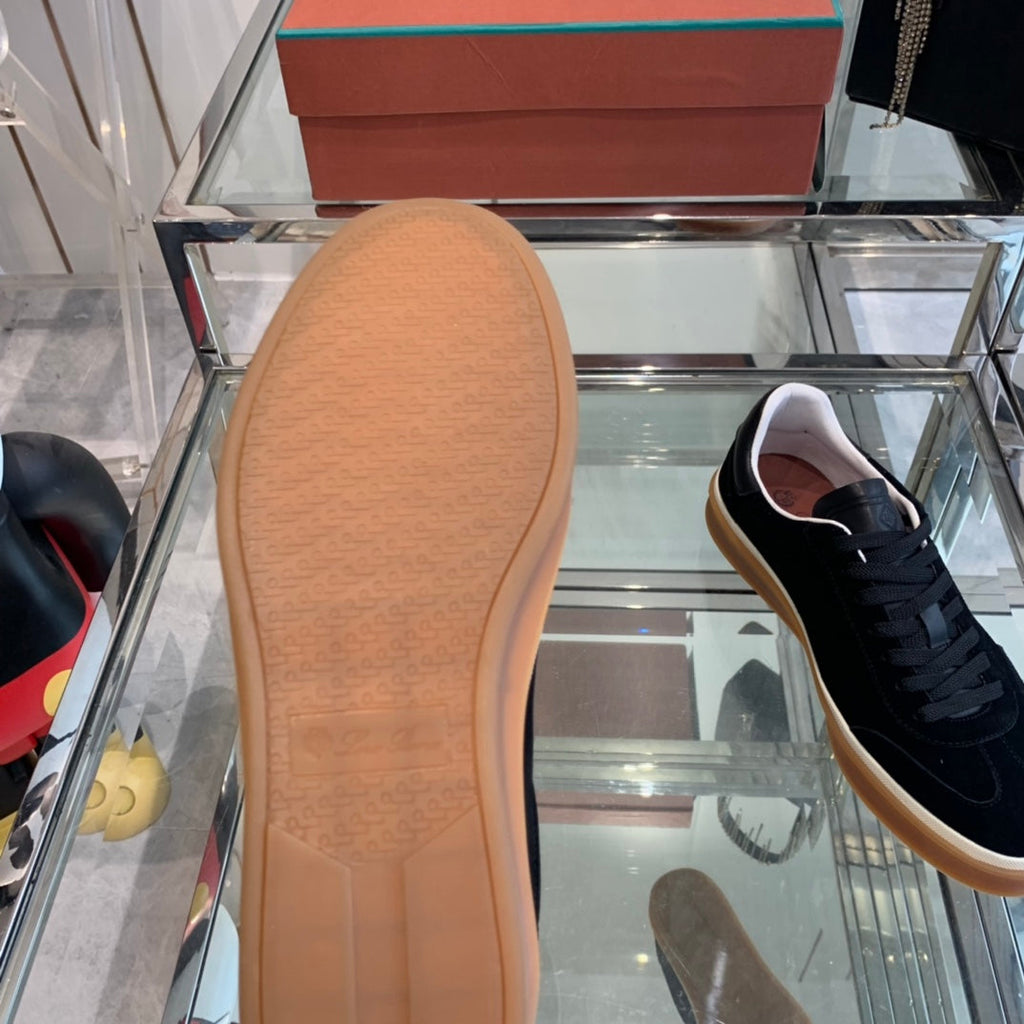 L-Sneakers