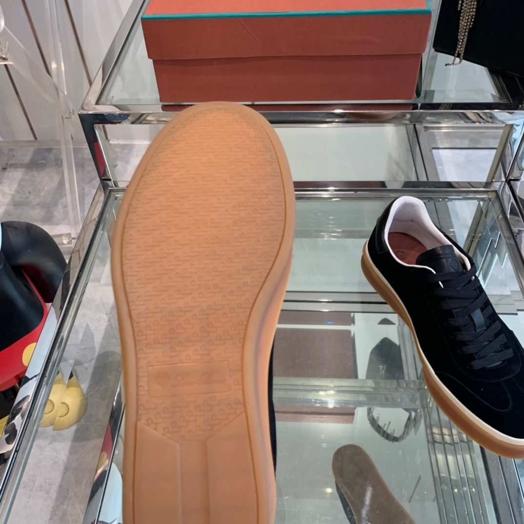 L-Sneakers