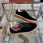 L-Sneakers