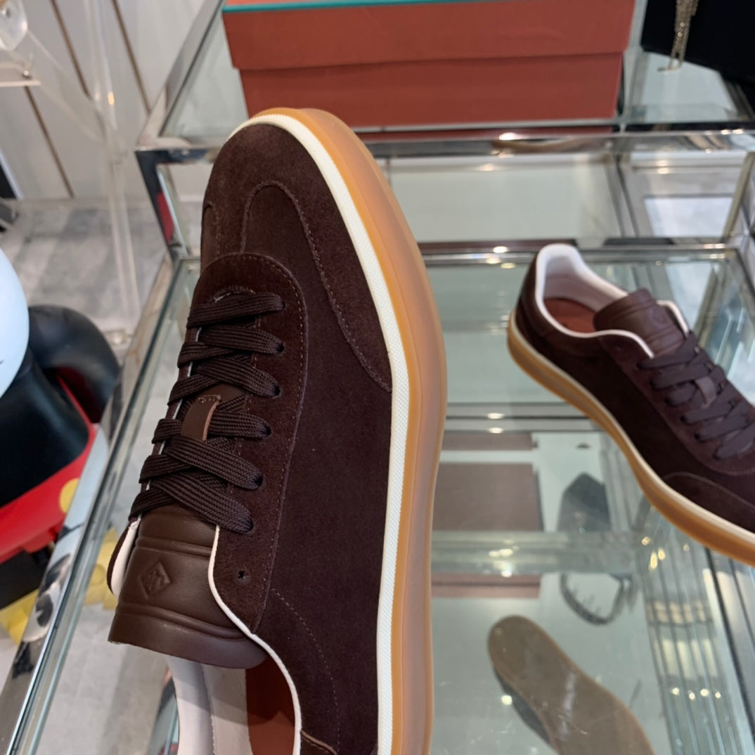 L-Sneakers