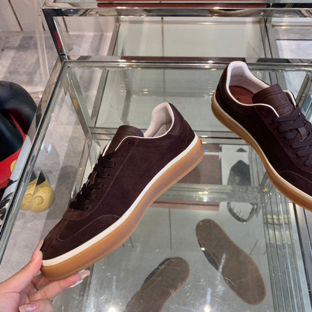 L-Sneakers