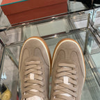L-Sneakers