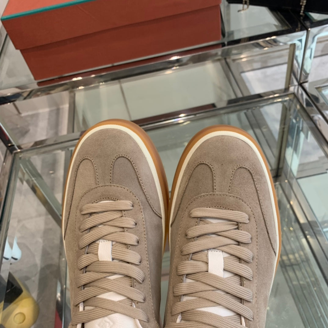 L-Sneakers