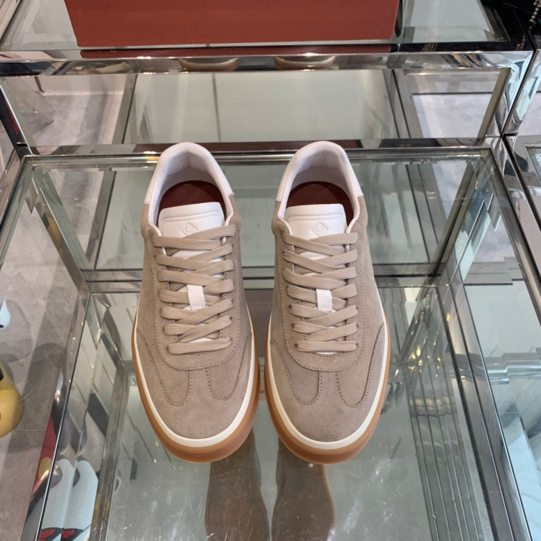 L-Sneakers