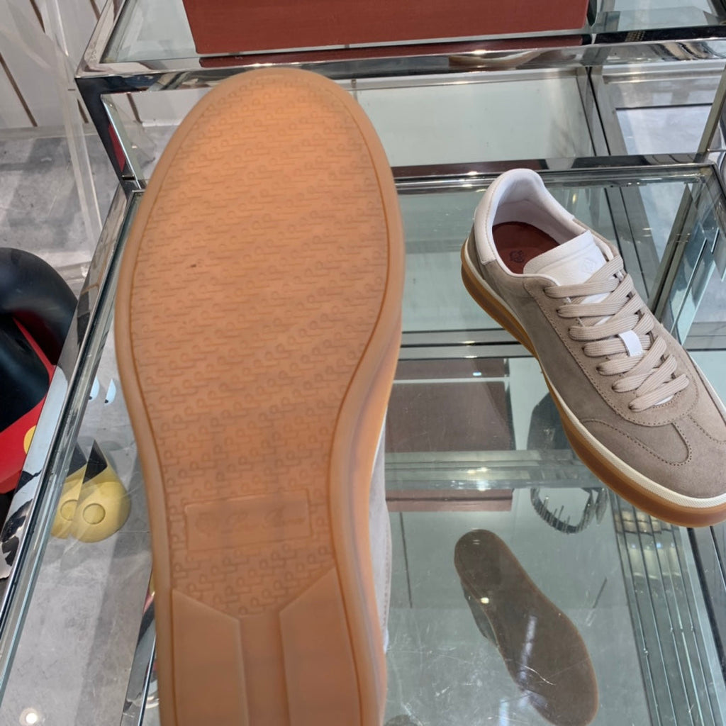 L-Sneakers