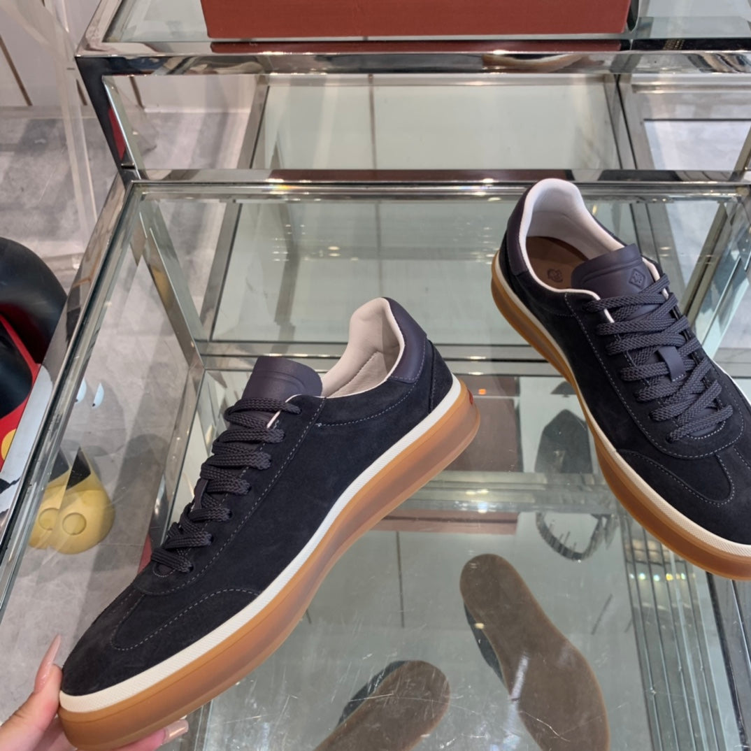 L-Sneakers