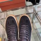 L-Sneakers