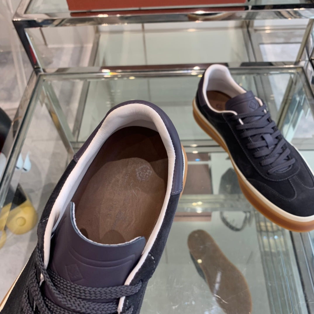 L-Sneakers