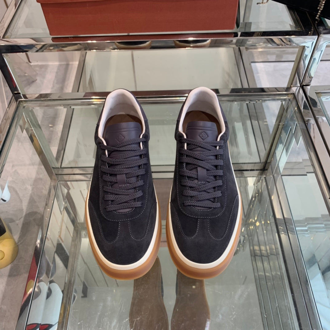 L-Sneakers