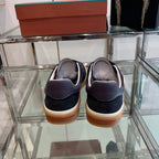 L-Sneakers