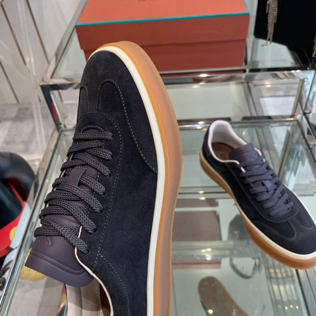 L-Sneakers