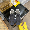G-Sneakers