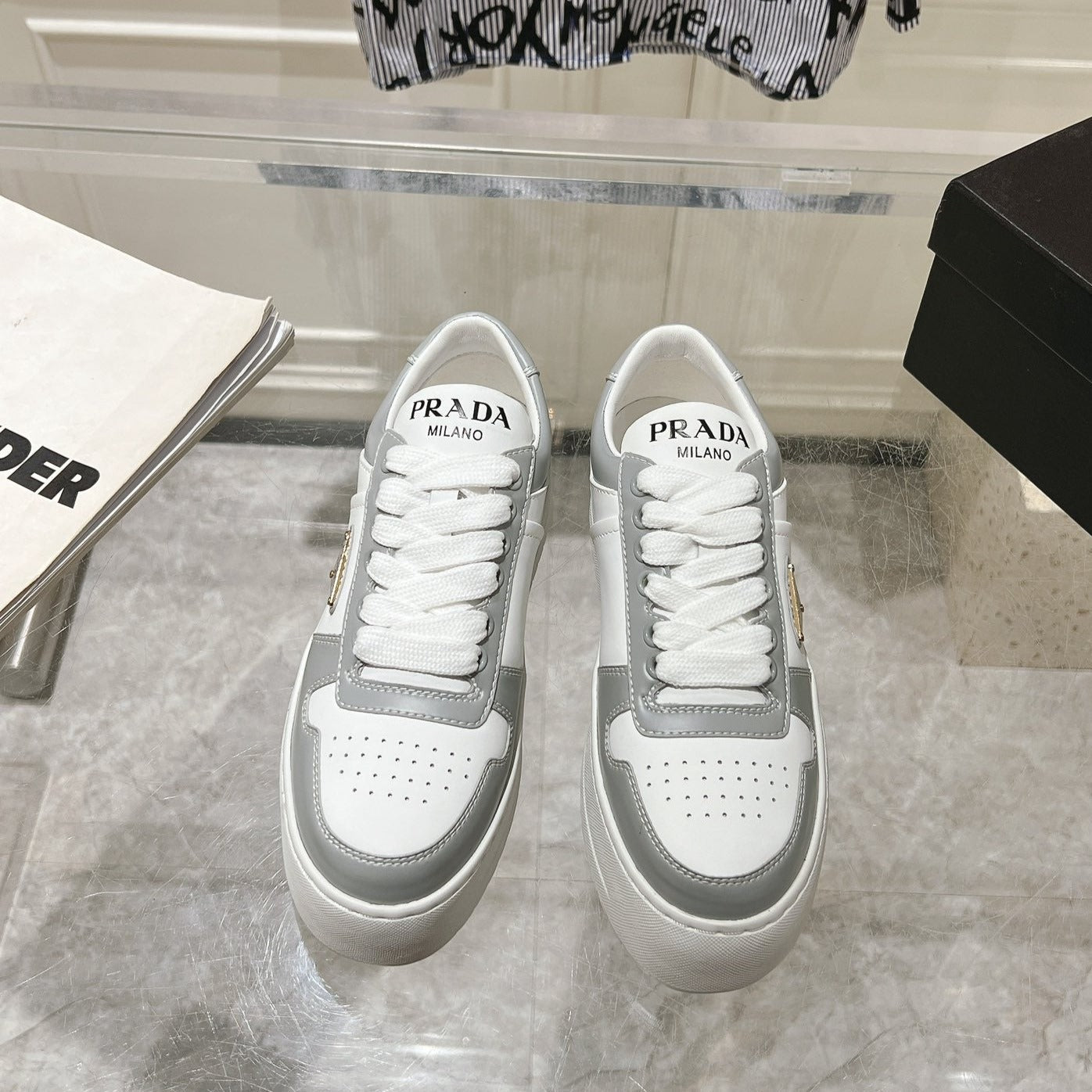 P-Sneakers