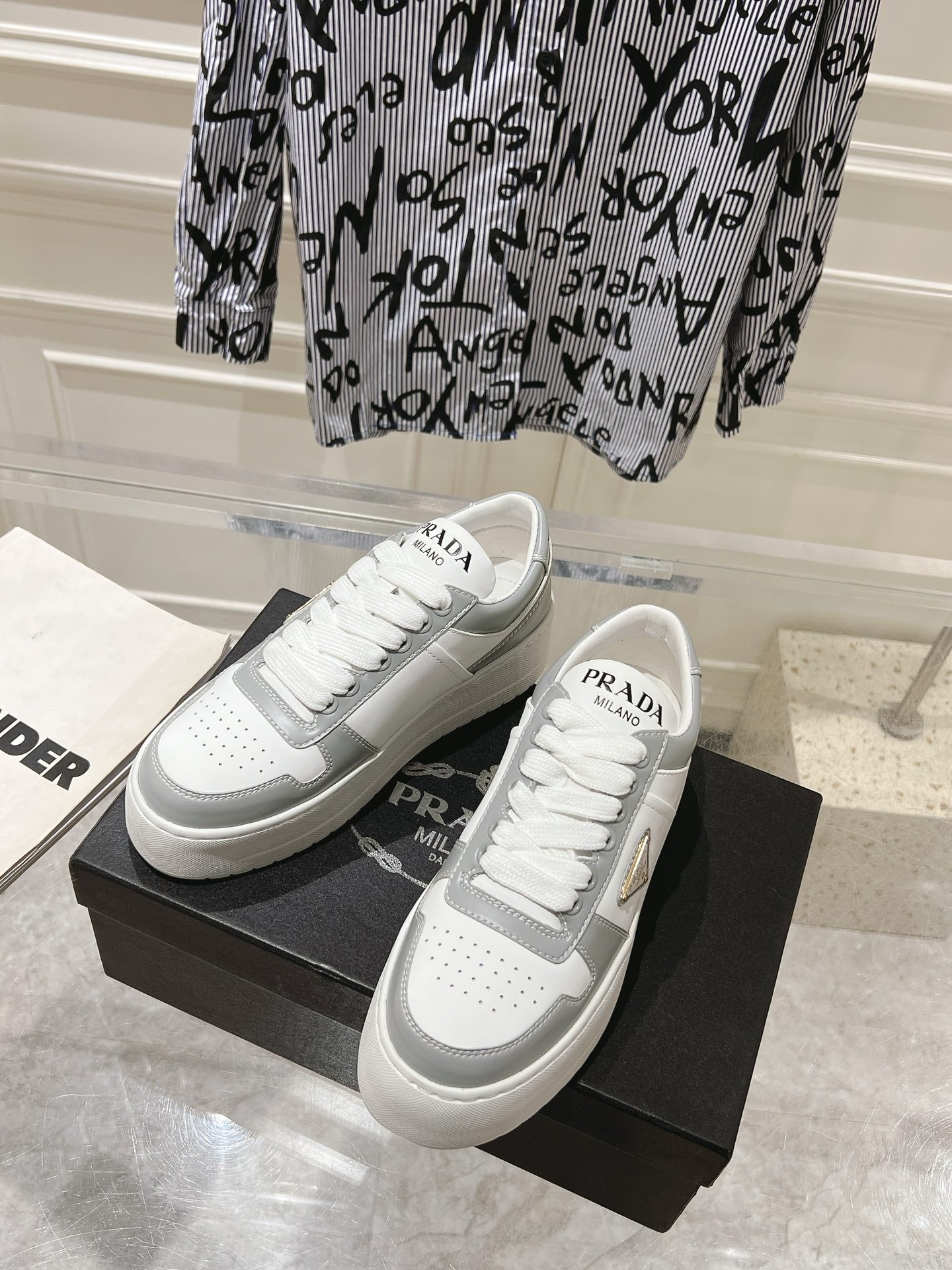 P-Sneakers