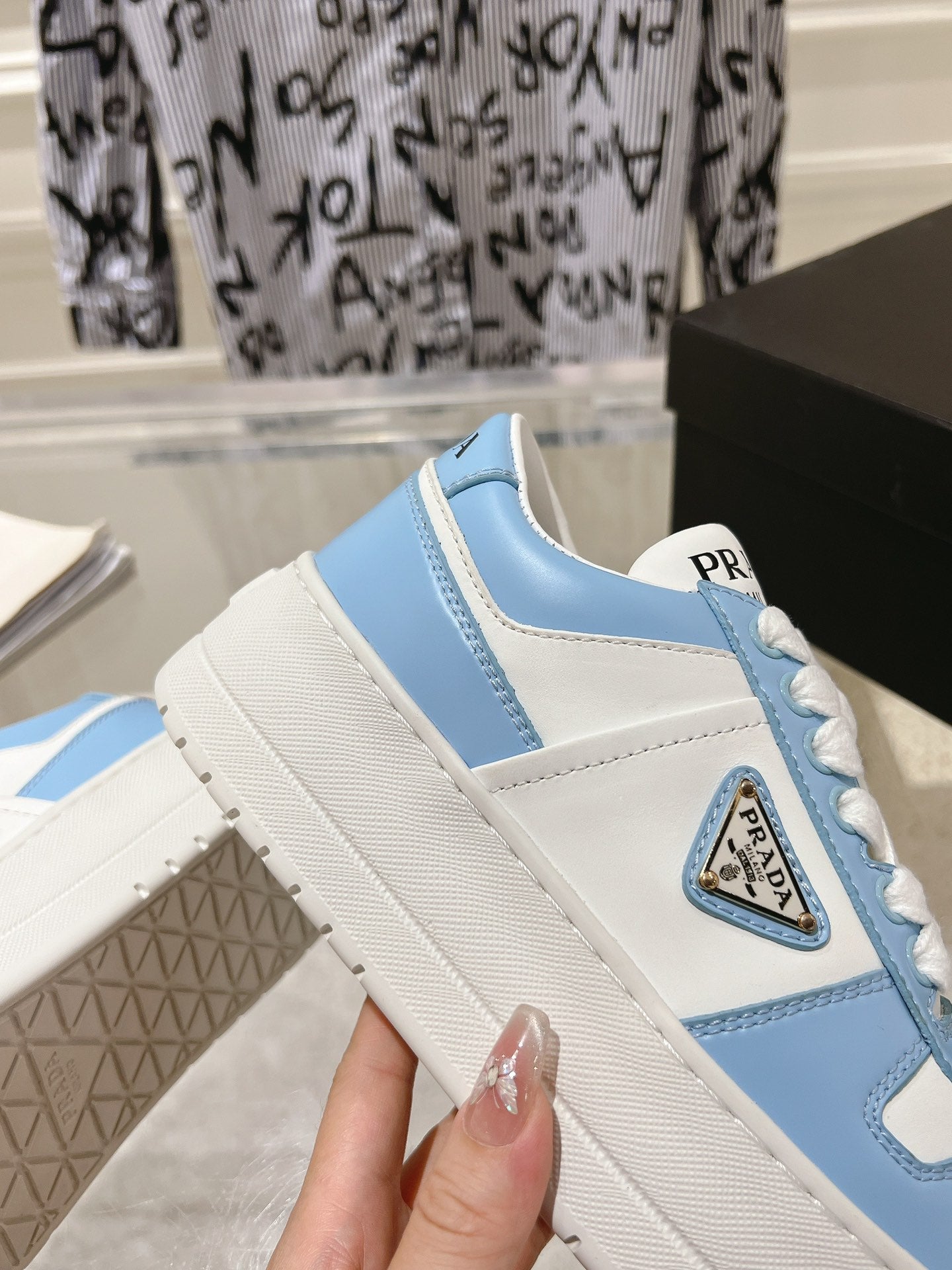 P-Sneakers