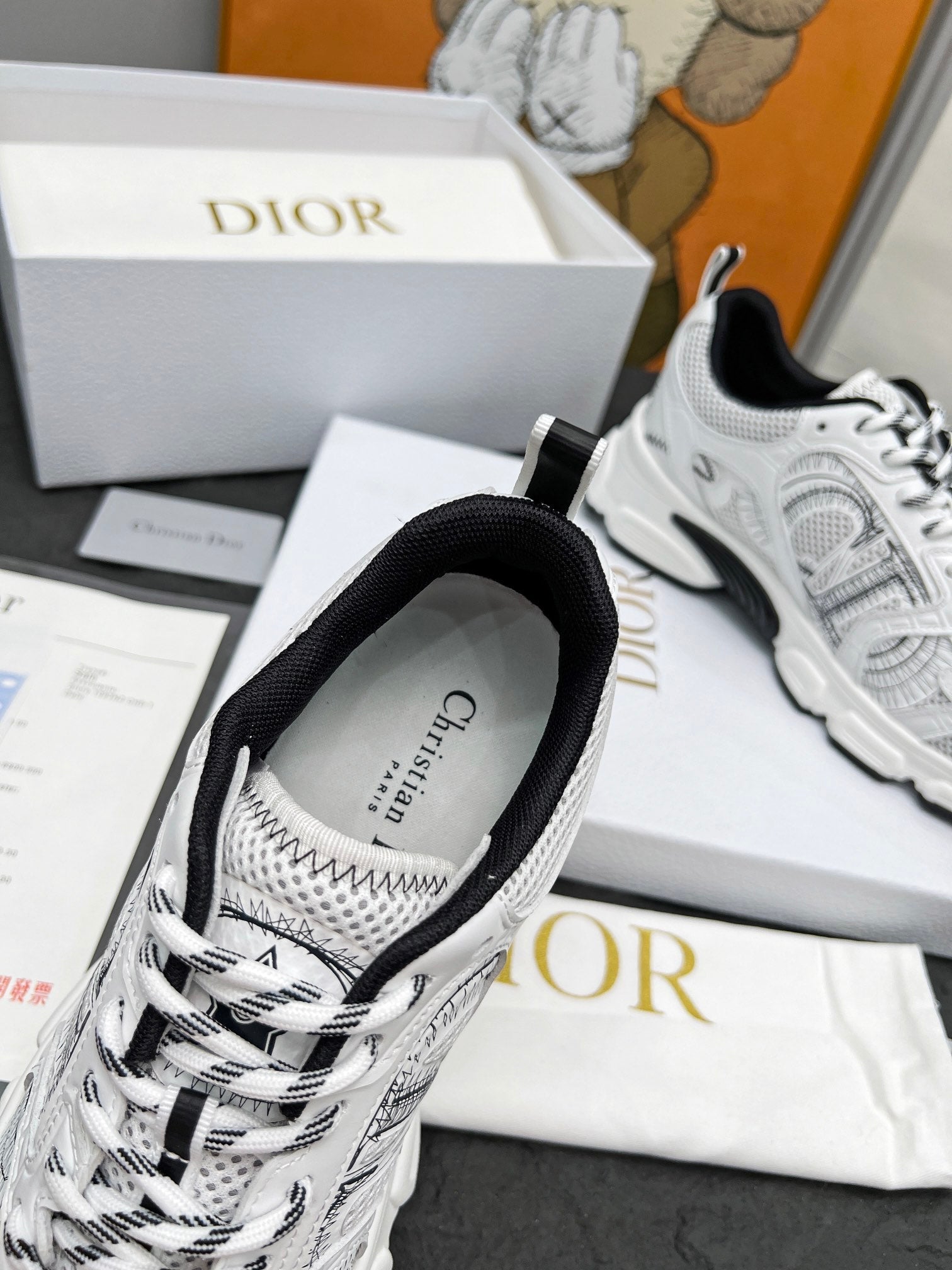 D-Sneakers