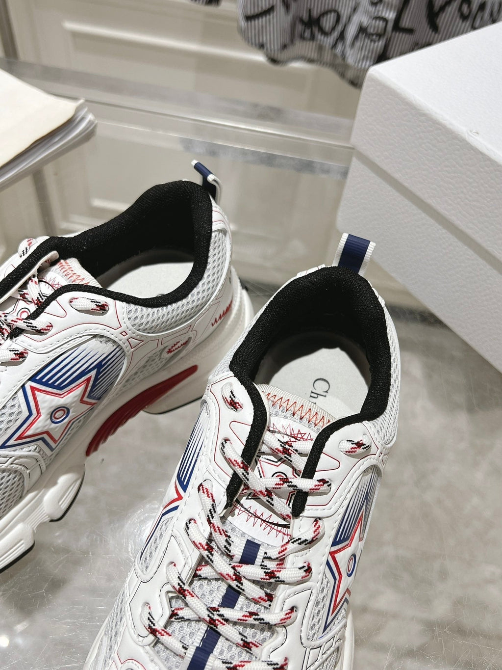 D-Sneakers