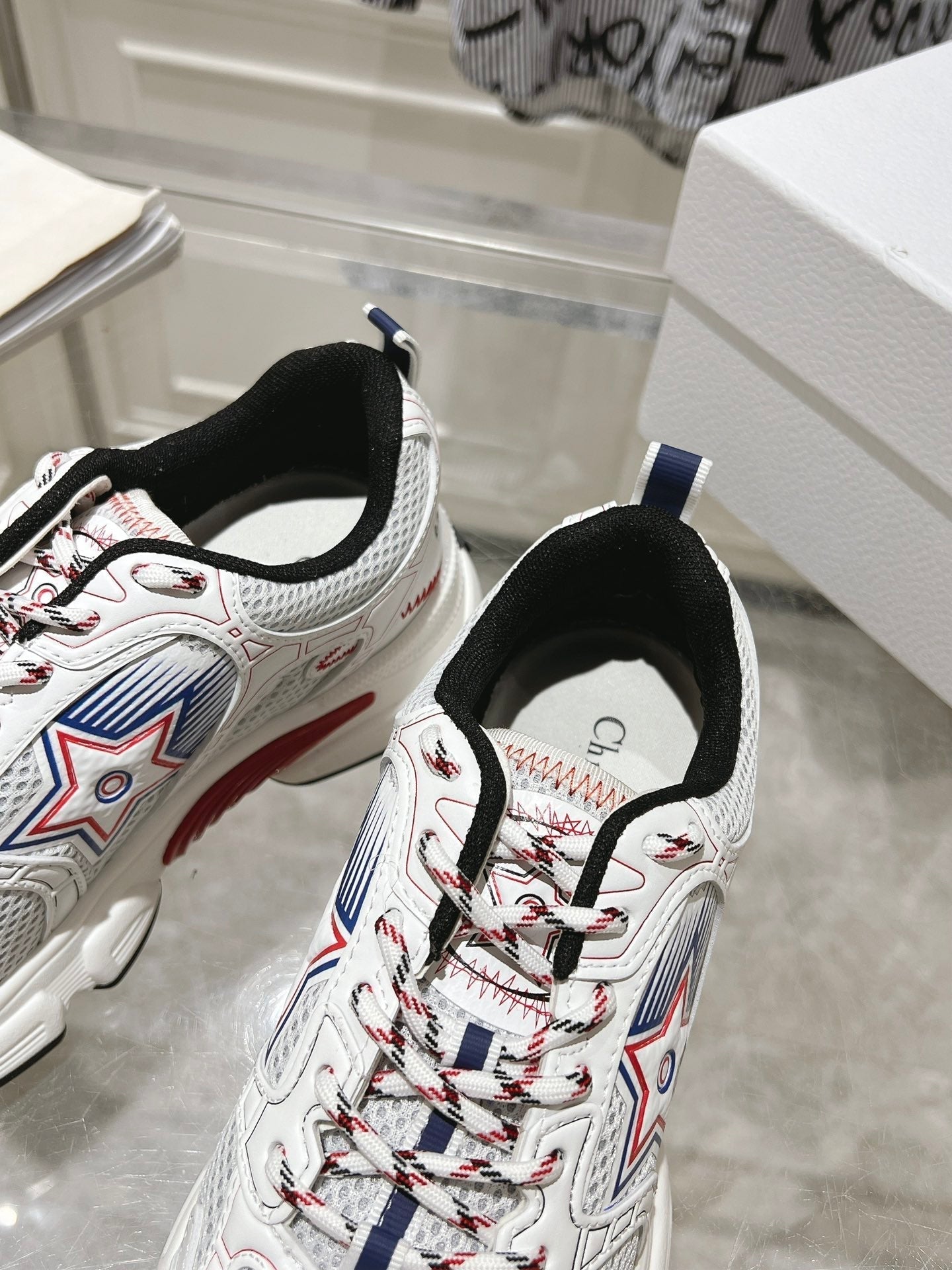 D-Sneakers
