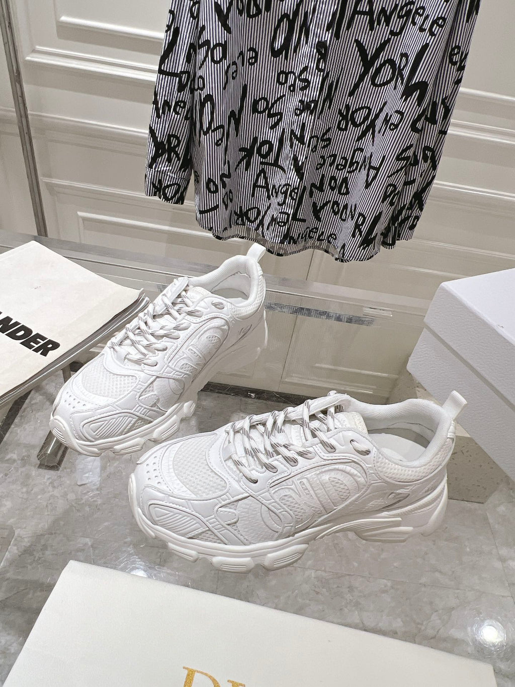 D-Sneakers