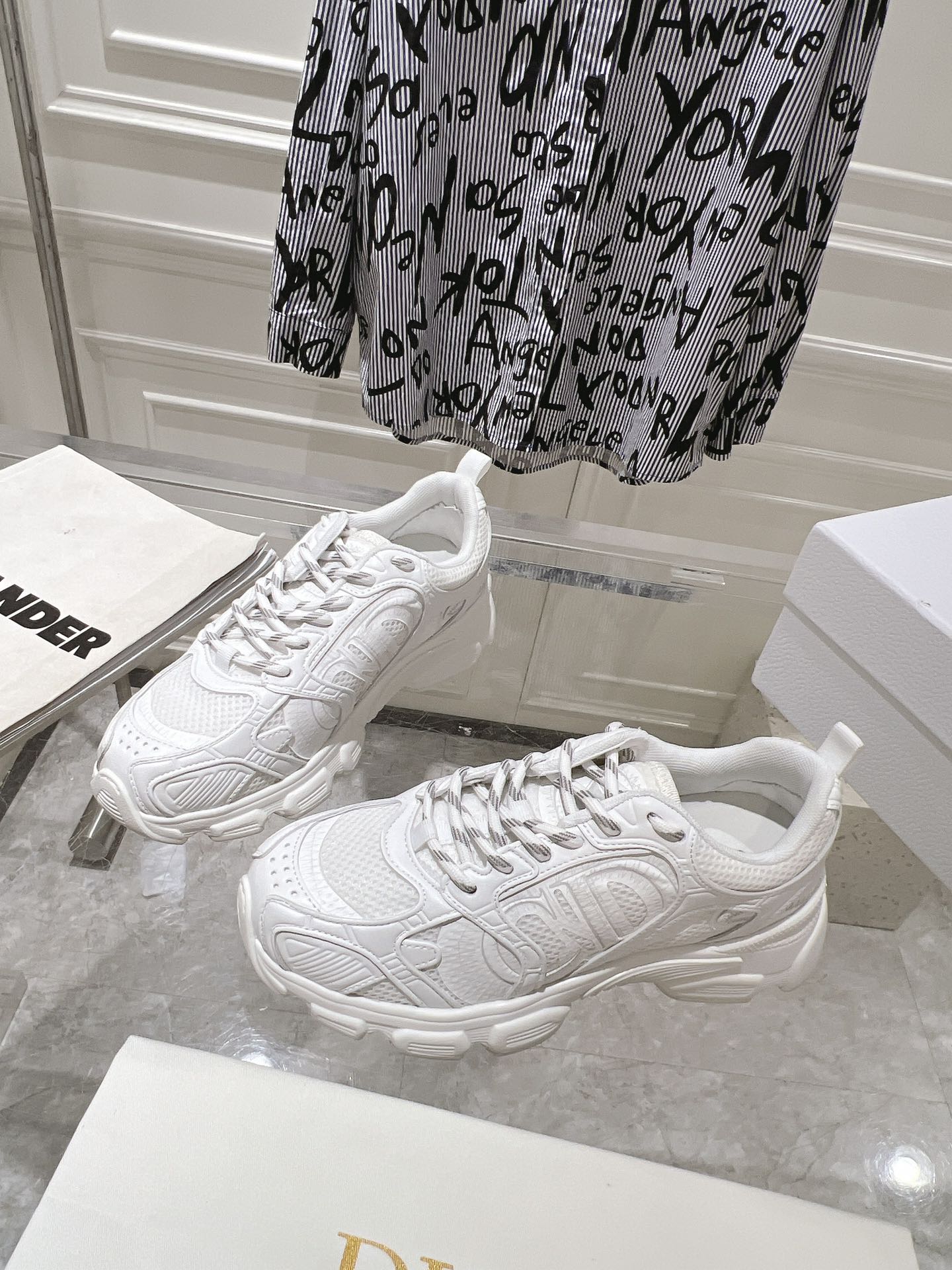 D-Sneakers