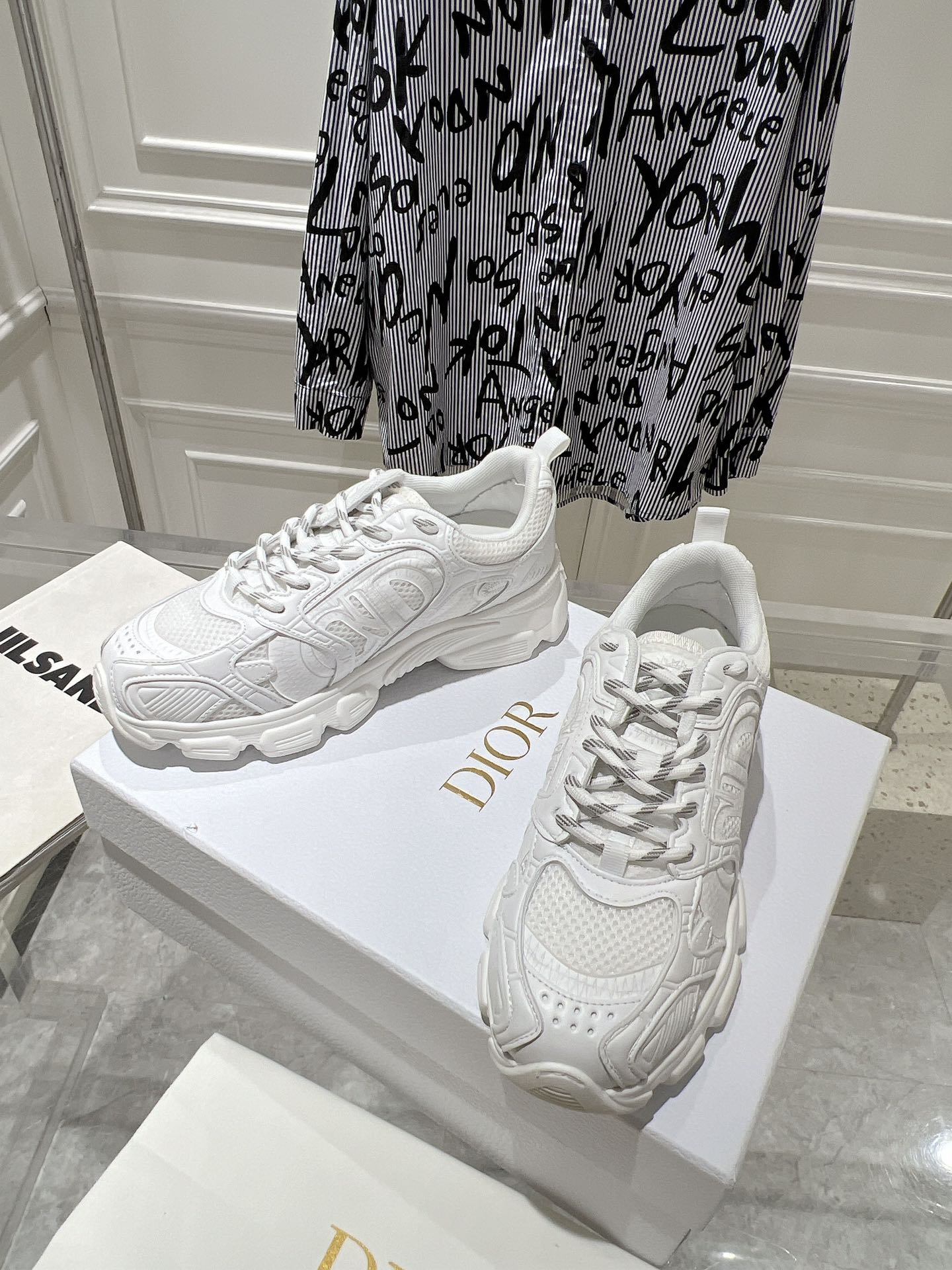 D-Sneakers