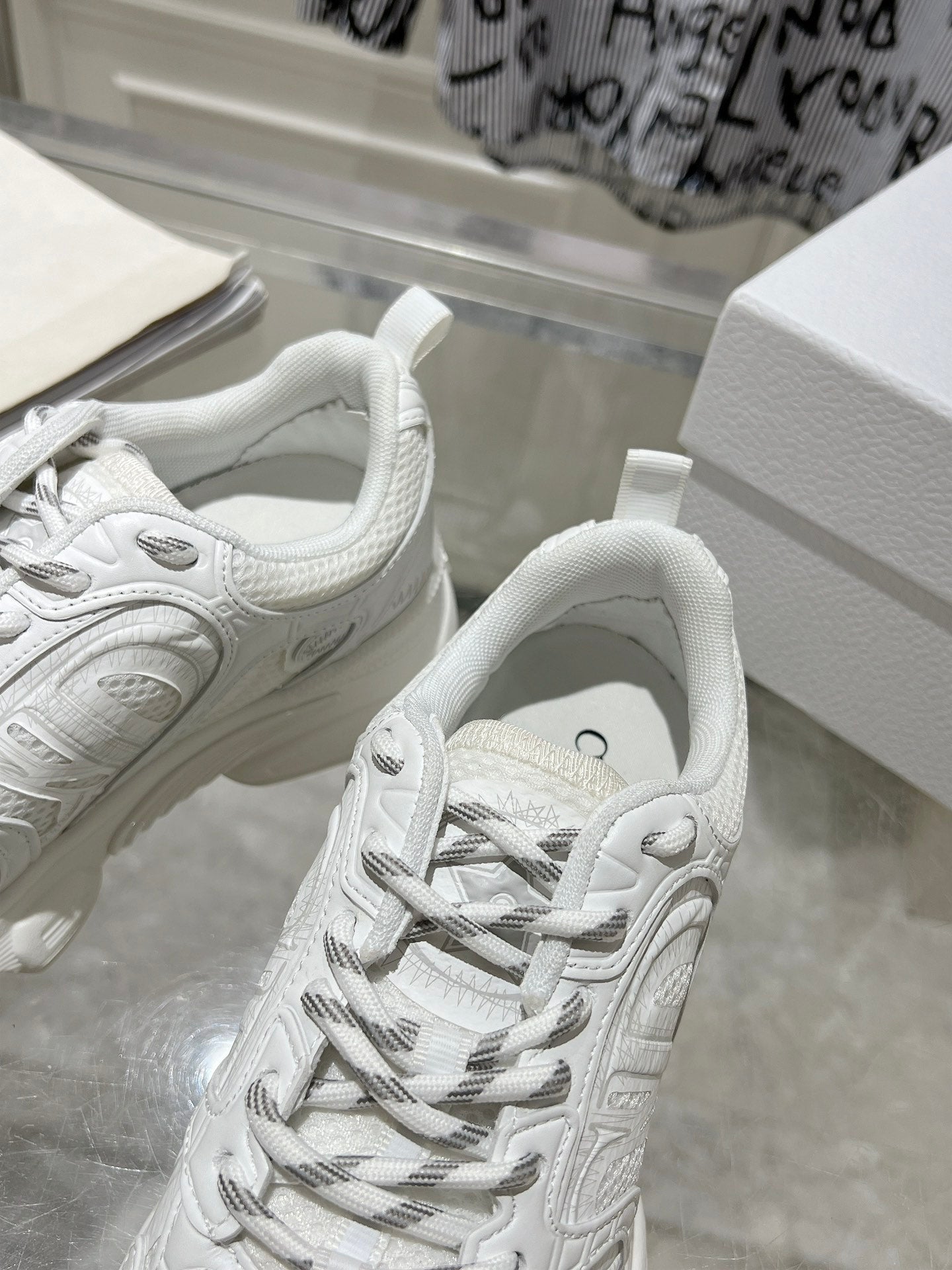 D-Sneakers