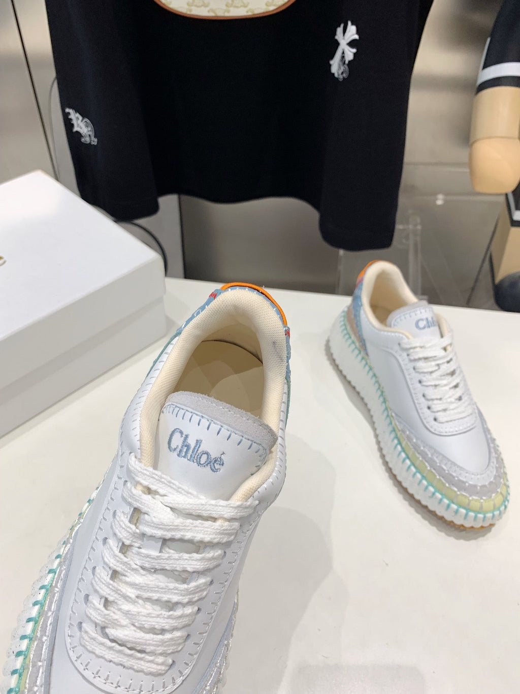 H-Sneakers