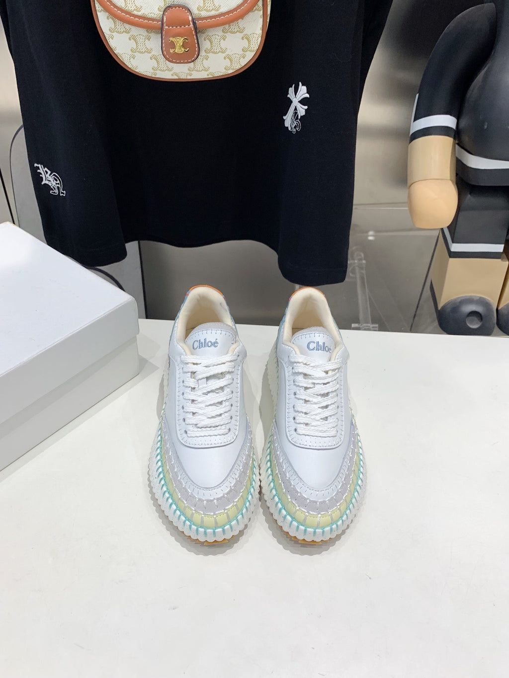 H-Sneakers
