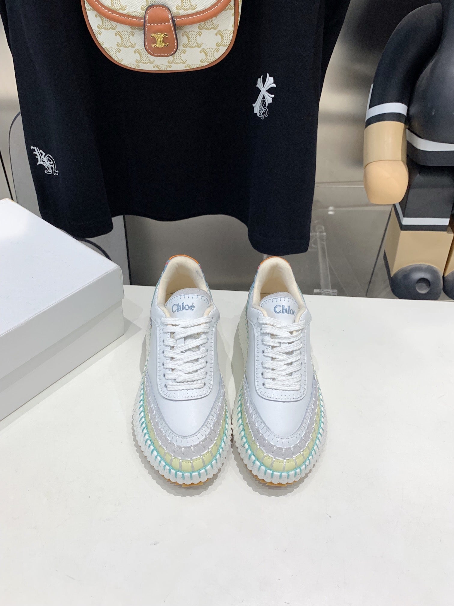H-Sneakers