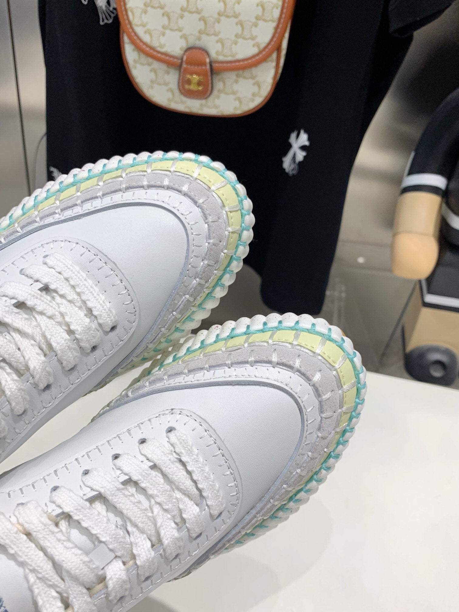 H-Sneakers