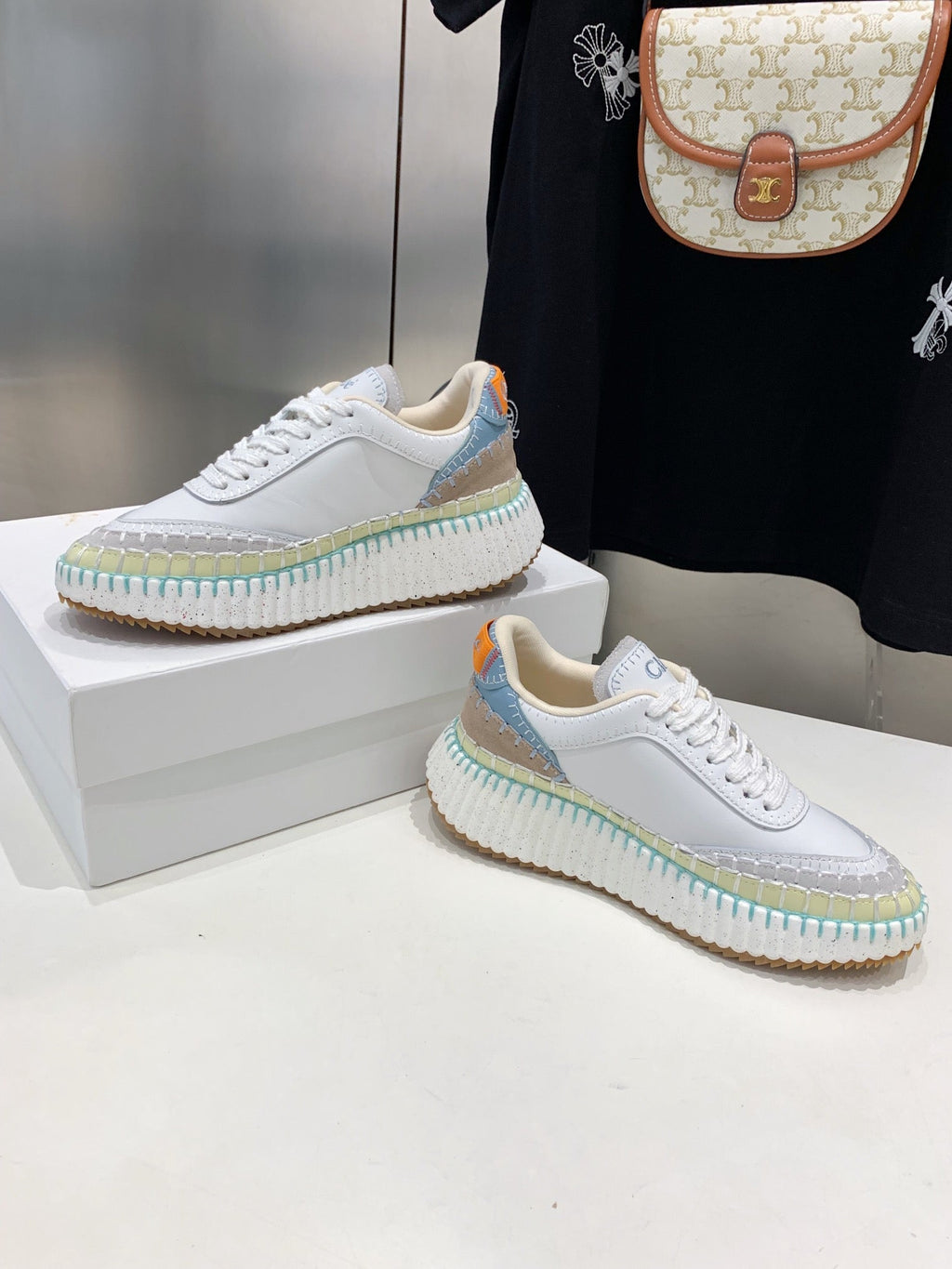 H-Sneakers