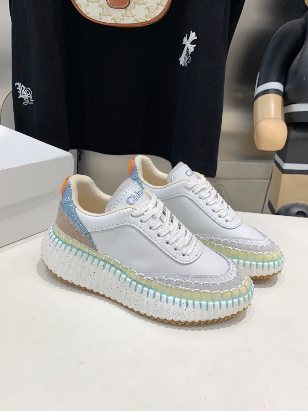 H-Sneakers