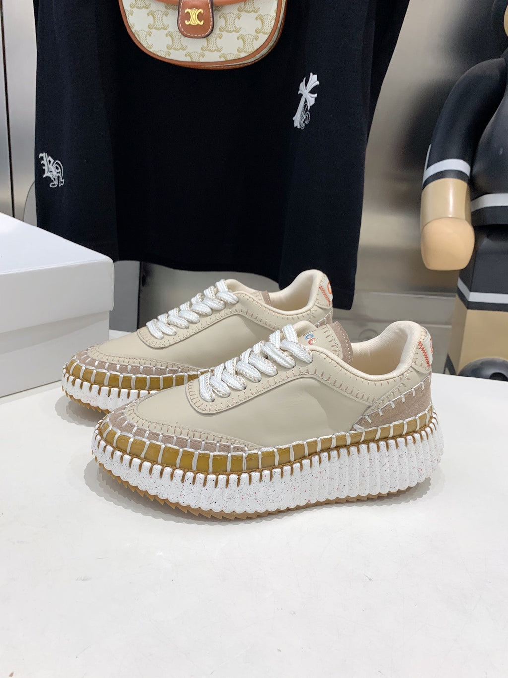 H-Sneakers