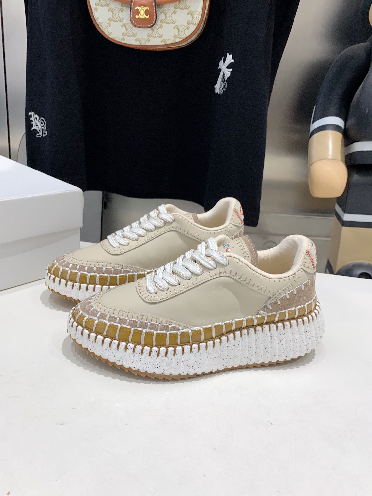 H-Sneakers