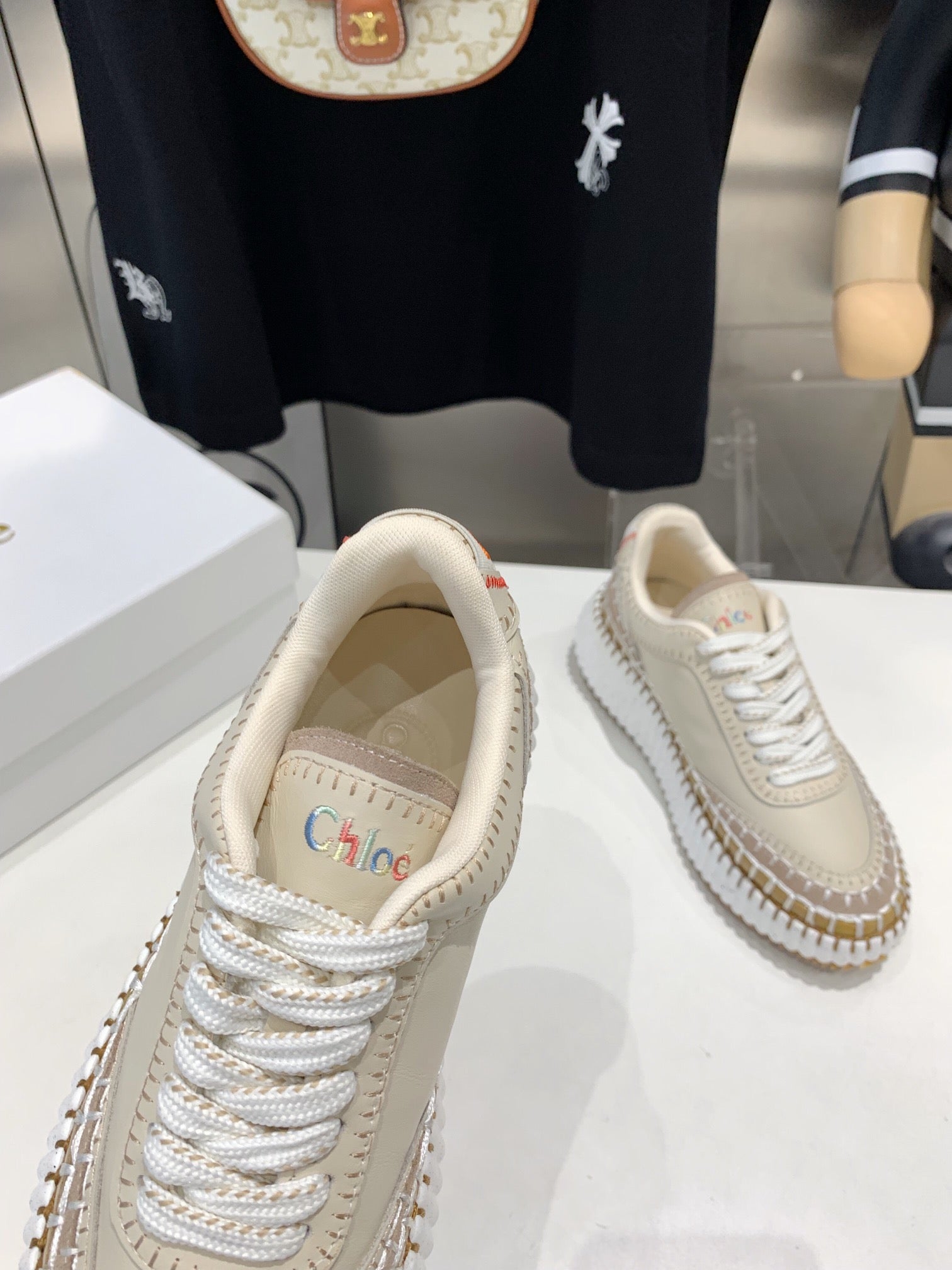 H-Sneakers